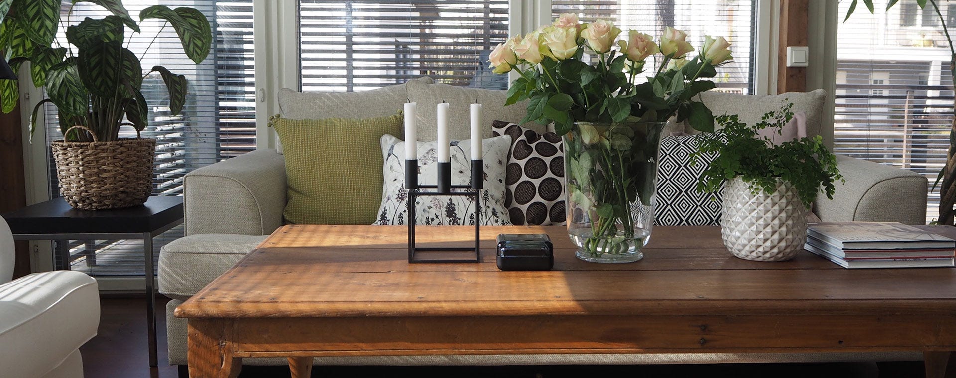 Asunnon stailaus - Tunnelmallinen valaistus, kotoisat tuoksut, musiikki ja tuoreet kukat tekevät ihmeitä. 