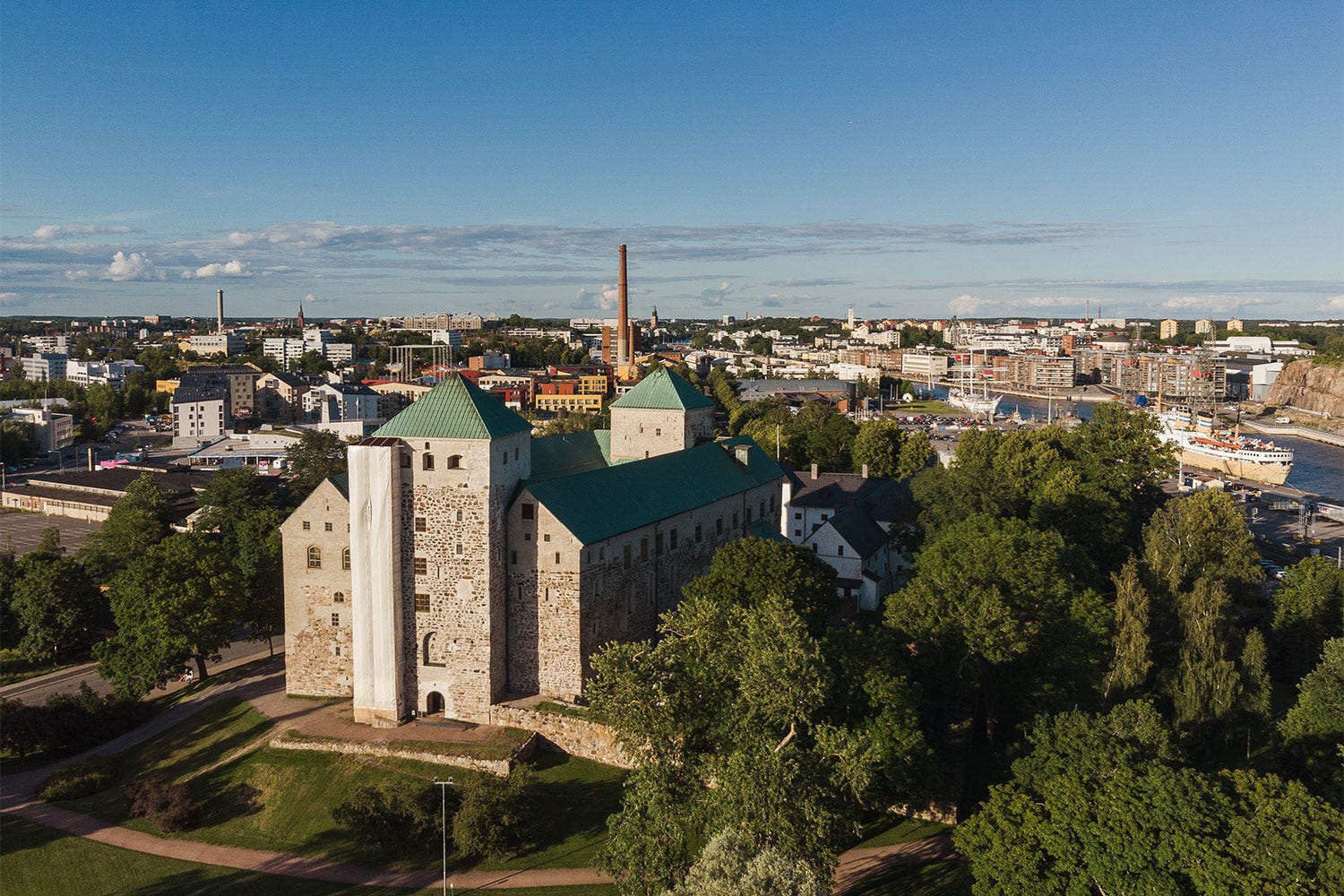 Uudiskohteet-Turku_Linna-Aurajoki.jpg