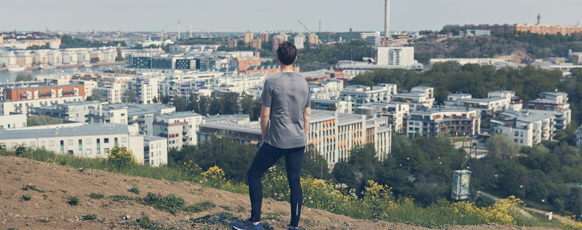 Myydään ja ostetaan tontteja kerrostalorakentamiseen. 